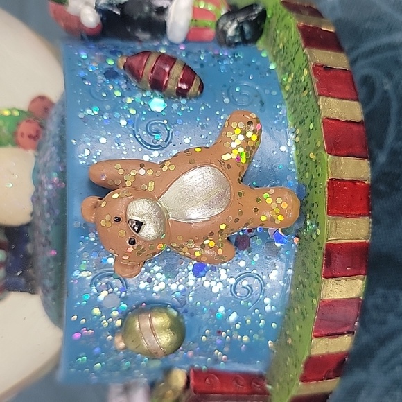 Santa Snowglobe Music "Here Comes Santa Claus" Christmas Folk Art - Picture 6 of 11